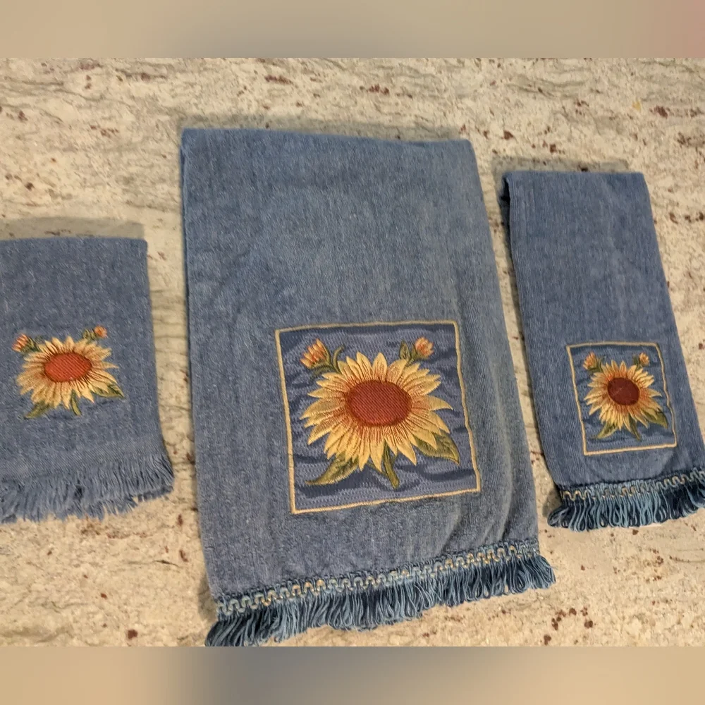 Sunflower Embroidered Patch The Avanti Look 100% Cotton Towel Set Blue 3 Pieces
